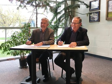 King's and ICS sign an agreement to discuss affiliation at the September 30 Board of Governors meeting